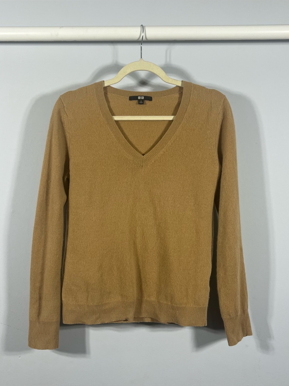 Uniqlo Sweater Womens Carshmere V Neck Pullover Small Preppy Layering Fall